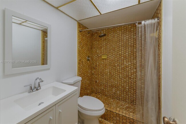 Building Photo - 7420 SW 59th Ave