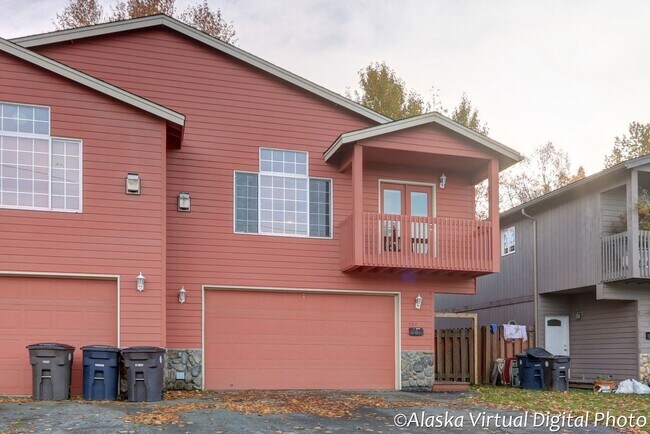 Building Photo - Midtown Spacious 3-Bedroom, 2-Bath Townhome