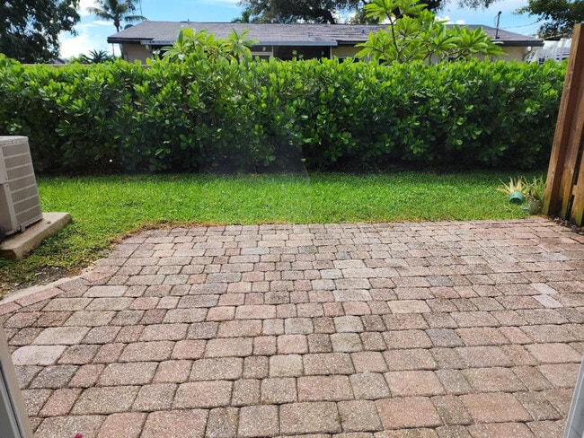 Building Photo - 4965 Leeward Ln