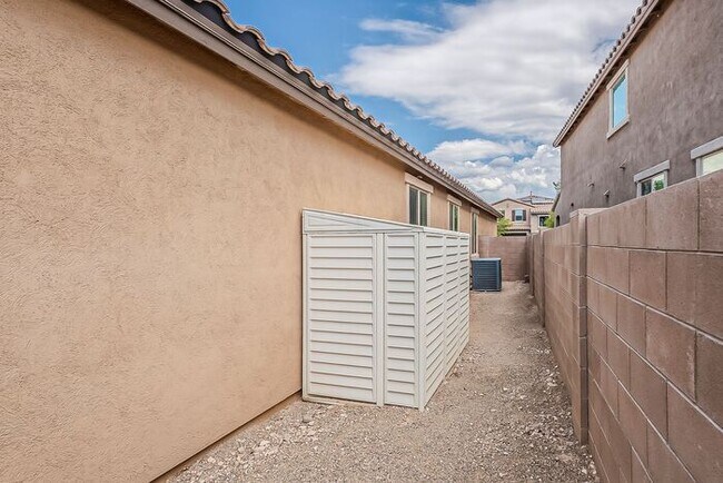 Building Photo - Modern 4 Bed Tucson Rental with Spacious K...