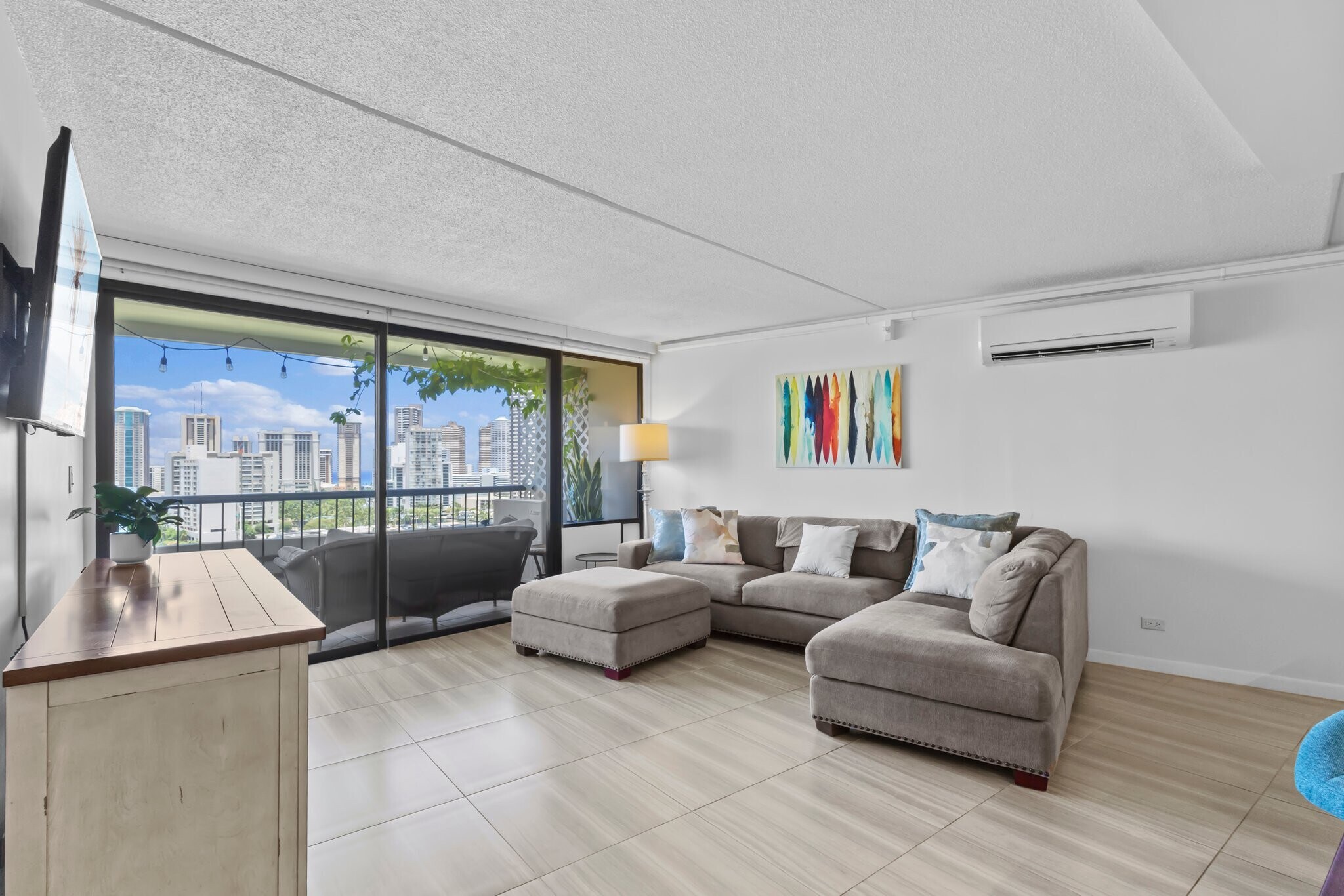 Building Photo - 2333 Kapiolani Blvd