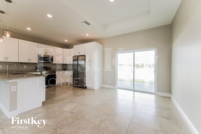 Building Photo - 3757 NE 14th Ave