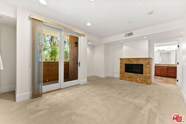 Building Photo - 16123 Sunset Blvd