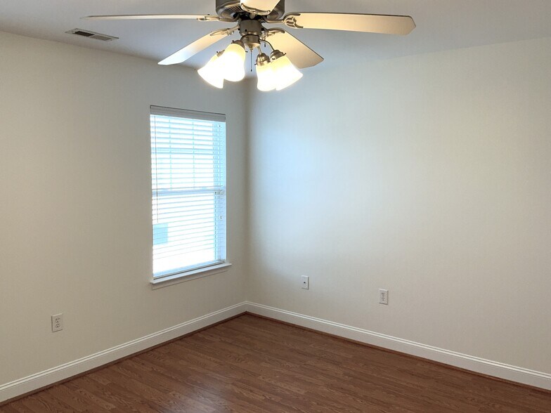 Building Photo - 4412 Sages Ave