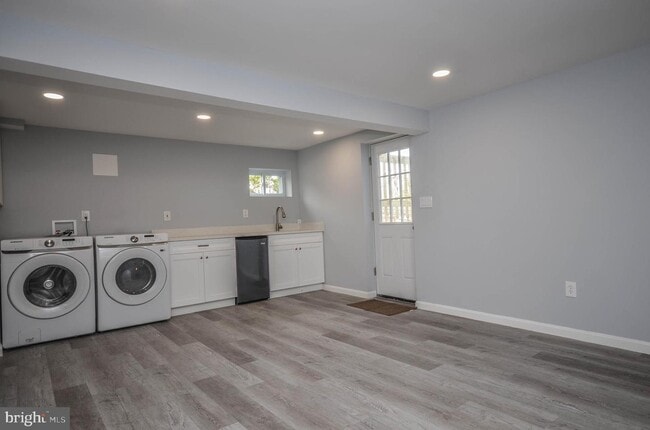 Building Photo - 7582 Annapolis Rd