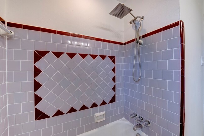 Building Photo - 1806 Gardenia Dr