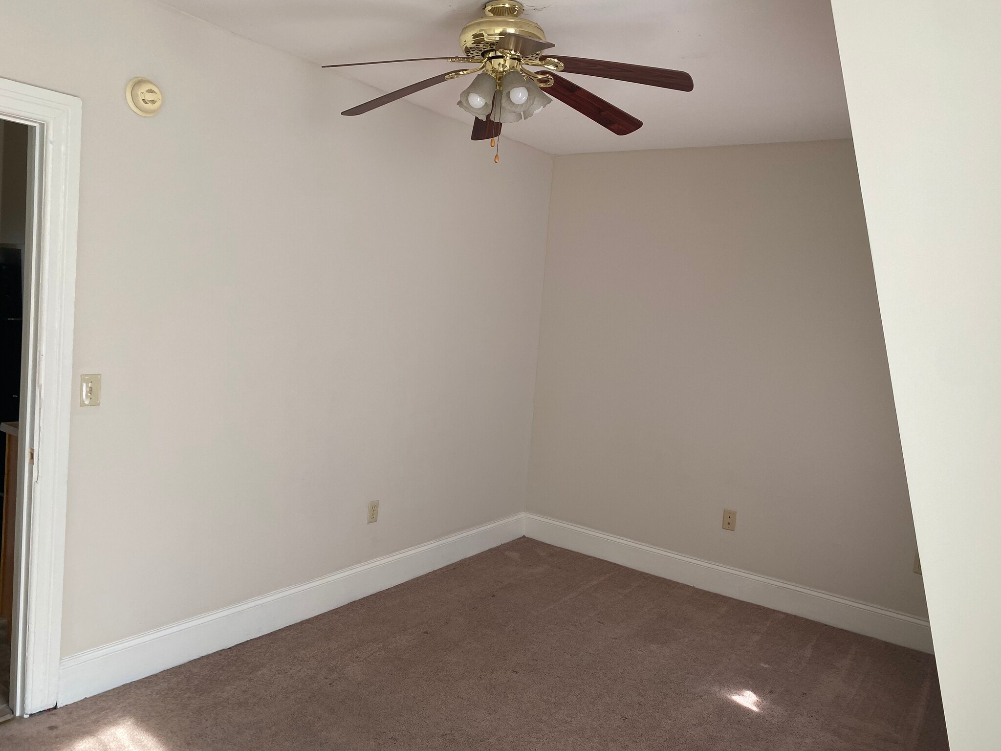 2nd floor - 1108 W 4th St