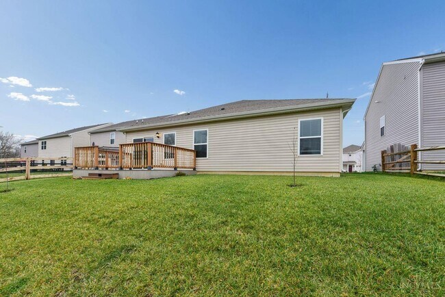 Building Photo - 5001 Lakeview Dr