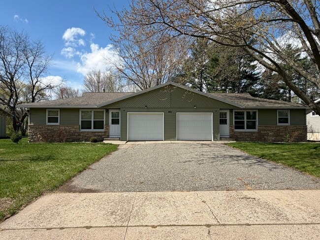 Building Photo - 2 Bed 1 Bath Side By Side Duplex in Port Edwards