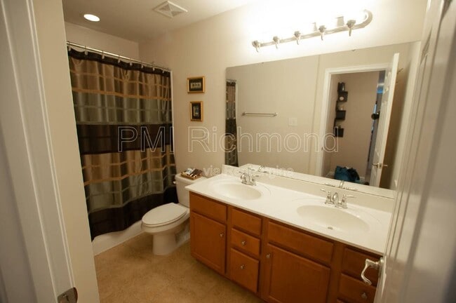 Building Photo - 2200 Thomas Kenney Dr