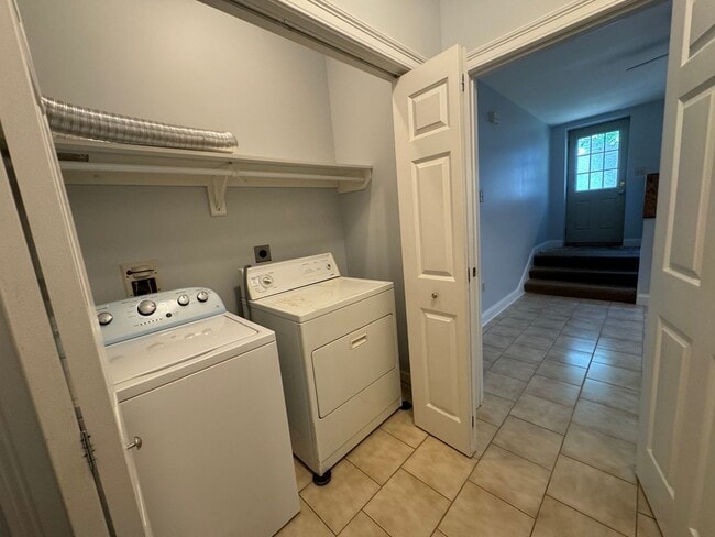 Building Photo - Cozy 1 Bedroom Apartment