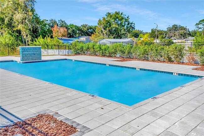 Building Photo - 6032 Shiner St