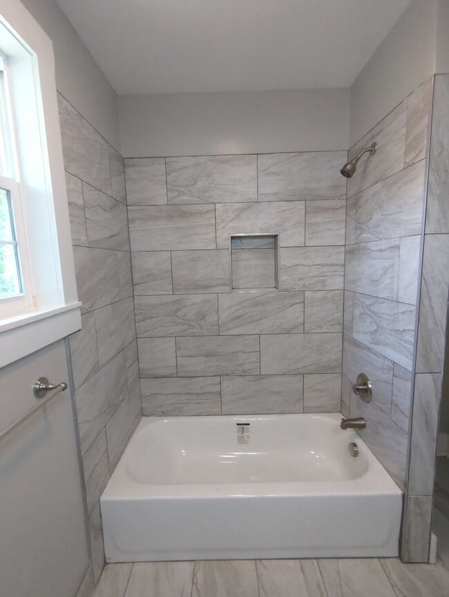 Building Photo - CUTE Remodeled House in Brainerd