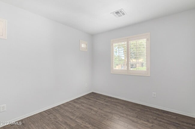 Building Photo - 2227 E Stacey Rd