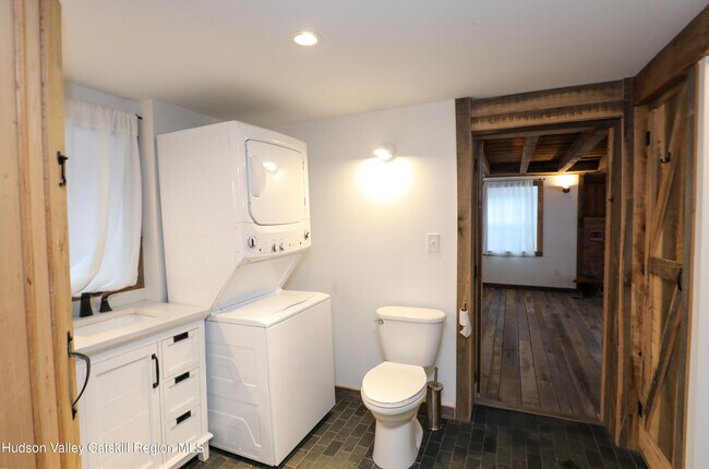 Building Photo - 683 Woodland Valley Rd