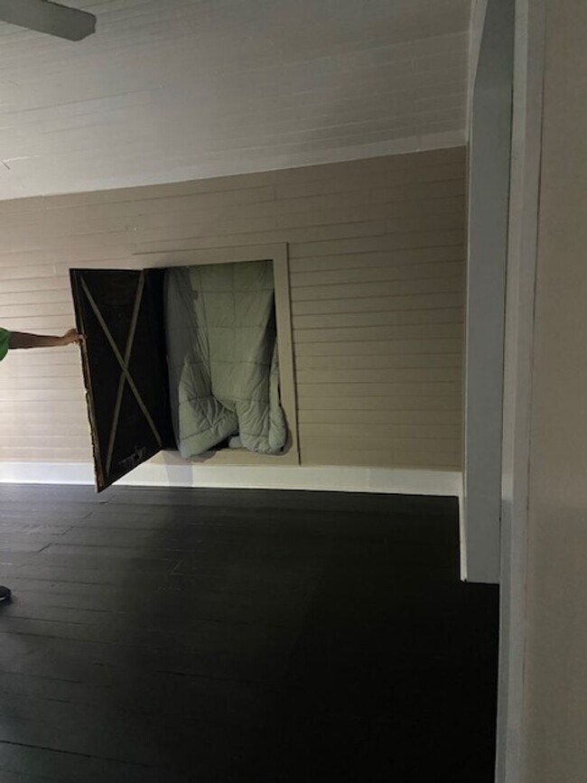 Building Photo - Beautiful 3brm, 2bath Home in Heart of Burns!!