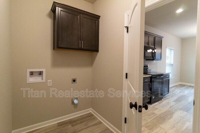 Building Photo - 526 Elwick Dr