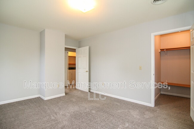 Building Photo - 112 Talon Pl