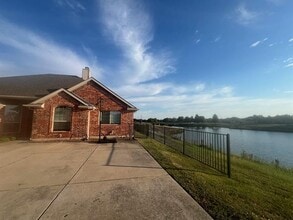 Building Photo - 1721 Nestledown Dr