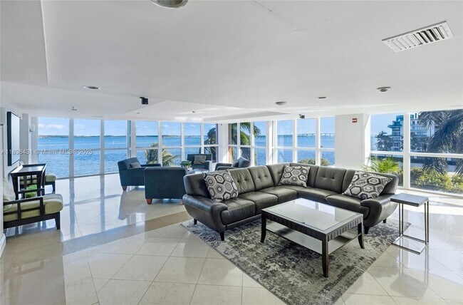 Building Photo - 1155 Brickell Bay Dr