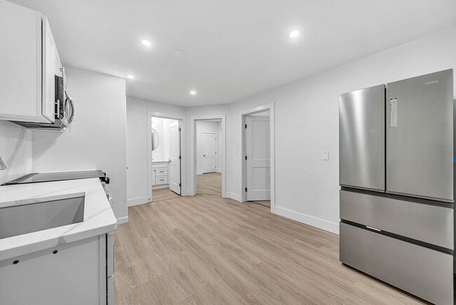 Building Photo - 92 Willow St