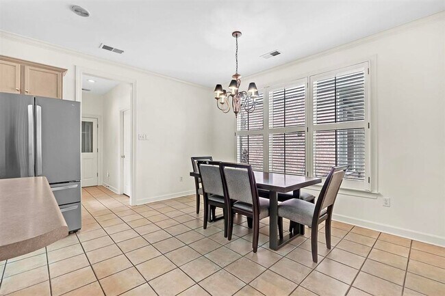 Building Photo - 7520 Crystal Lake Dr