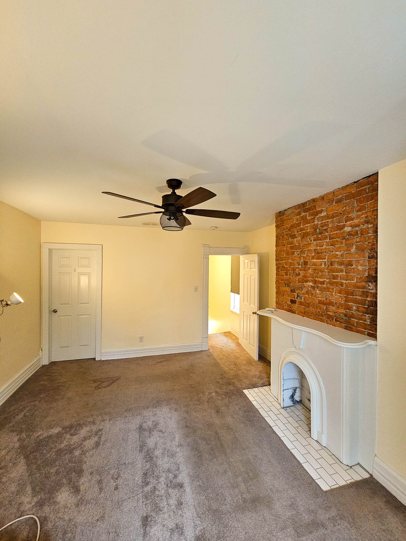 Building Photo - 389 W 4th Ave