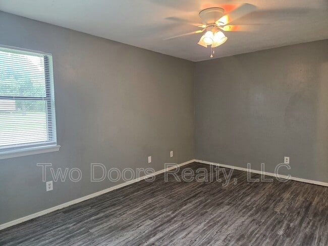 Building Photo - 507 Peppertree Ln