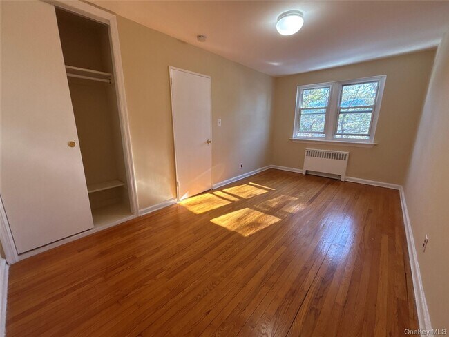 Building Photo - 25 Dolphin Green