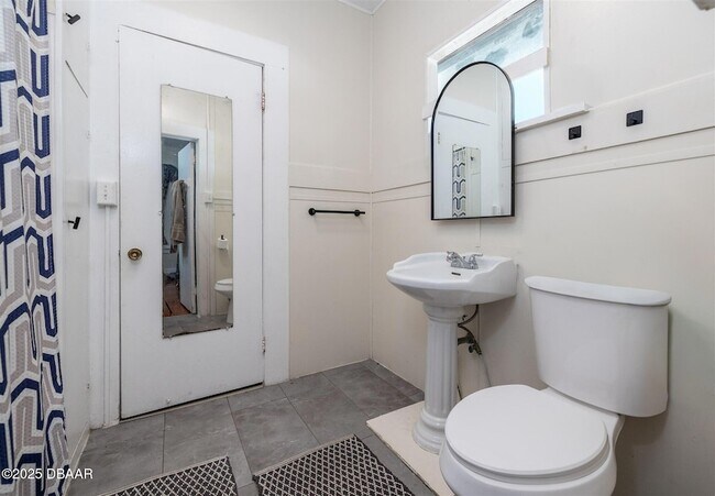 Building Photo - 121 Bellevue Ave