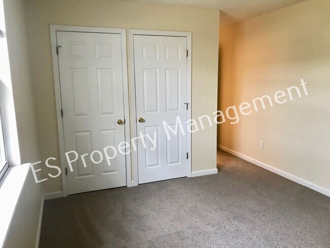 Building Photo - Great 3 Bedroom 2 Bathroom Ranch Style Hom...