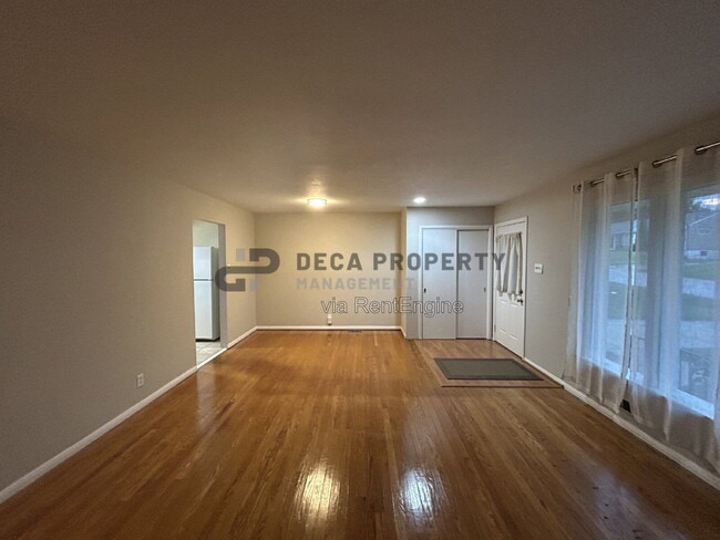 Building Photo - 6405 Kingsway Dr