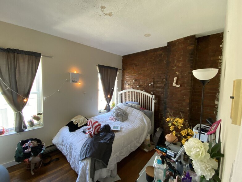 Building Photo - 884 Huntington Ave