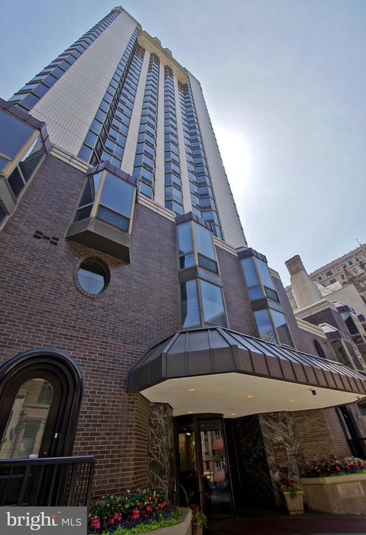 Building Photo - 2020 Walnut St