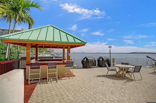 Building Photo - 2201 Brickell Ave