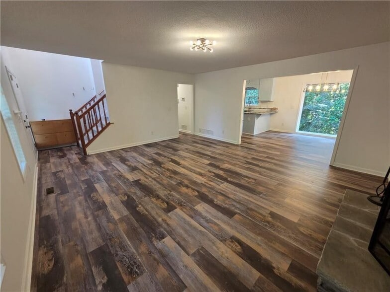 Building Photo - 3060 Glen Wallace Dr