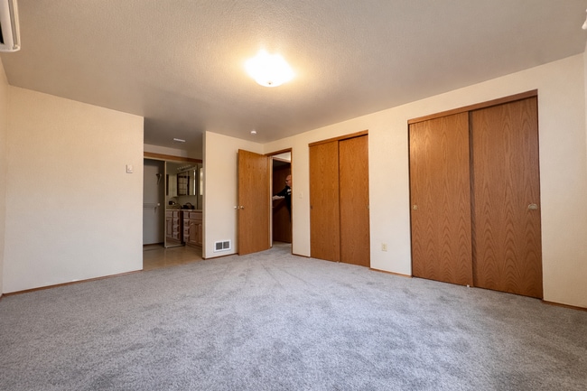 Building Photo - Country Living