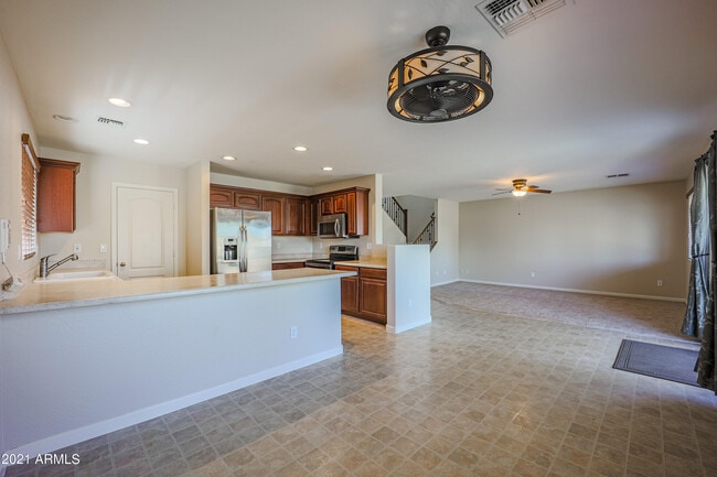 Building Photo - 10938 W Meadowbrook Ave