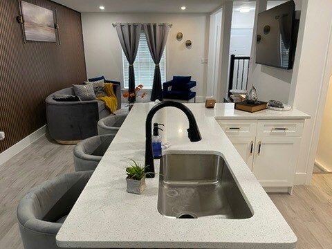 Building Photo - 446 Marquette Dr