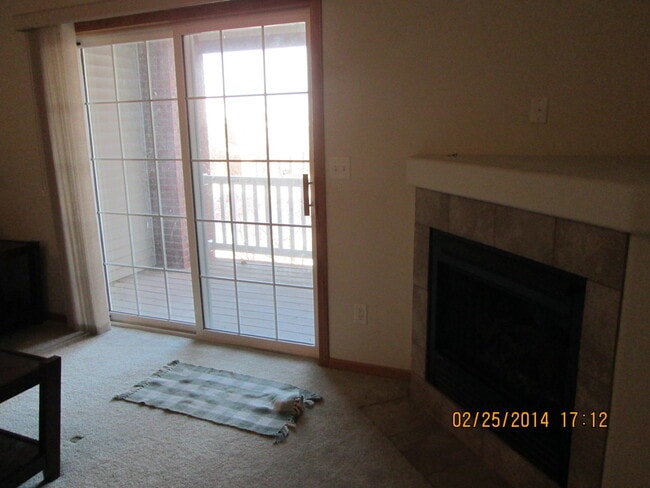 Building Photo - AVAILABLE NOW!!!  2 Bedroom Condo in amazi...