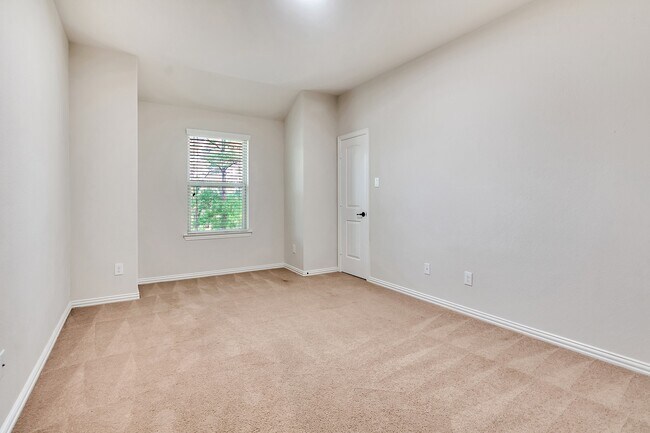 Building Photo - 42 Sawbridge Ct