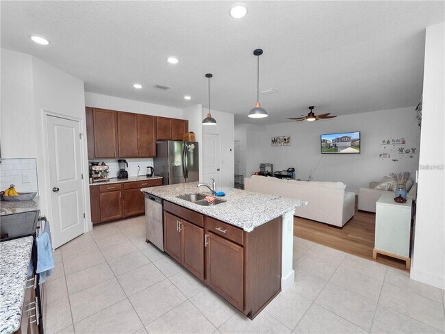 Building Photo - 6564 Great Bear Dr