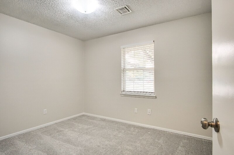 Building Photo - 501 Holly Hill Rd