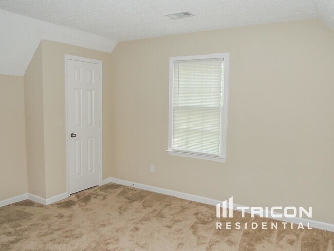 Building Photo - 111 Ladora Dr