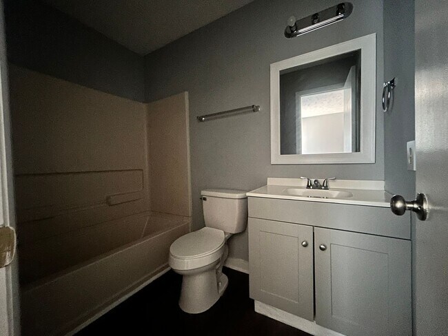Building Photo - 6466 Kelmscot Ct
