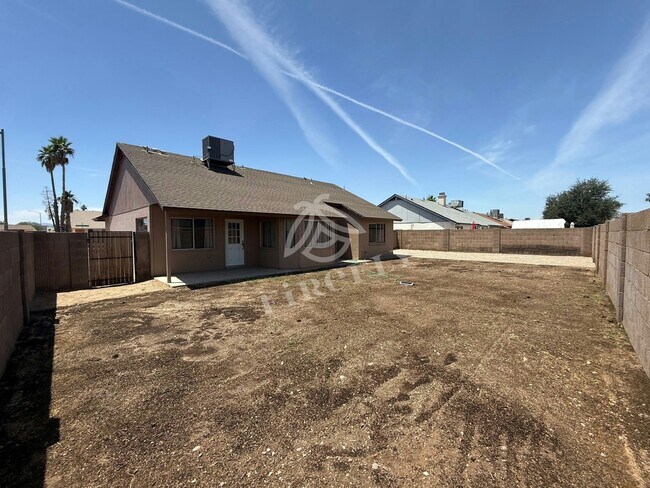 Building Photo - 10720 W Wagon Wheel Dr