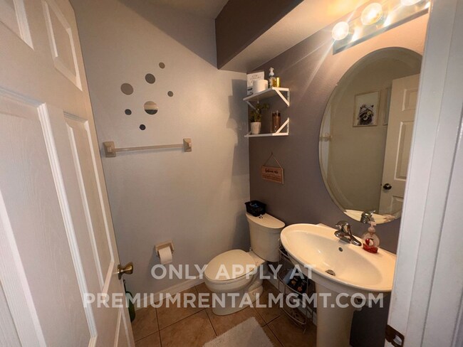 Building Photo - 2228 Seven Oaks Dr