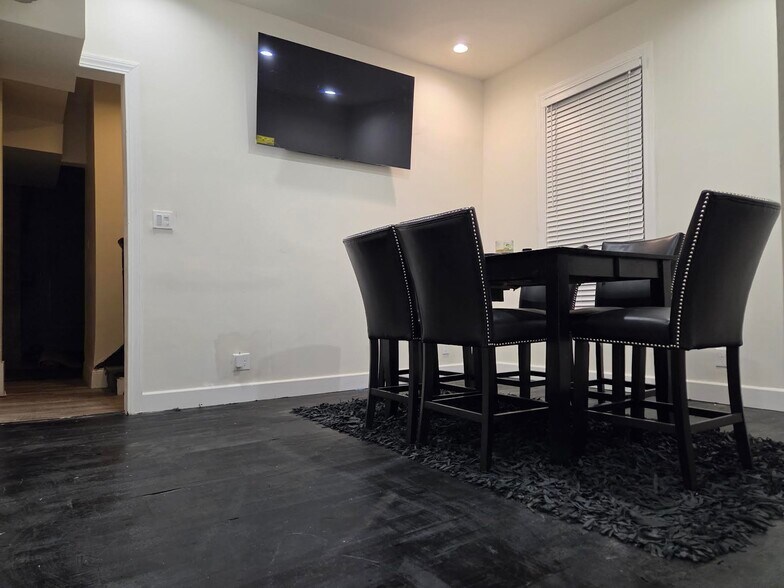 Building Photo - 474 Dayton St