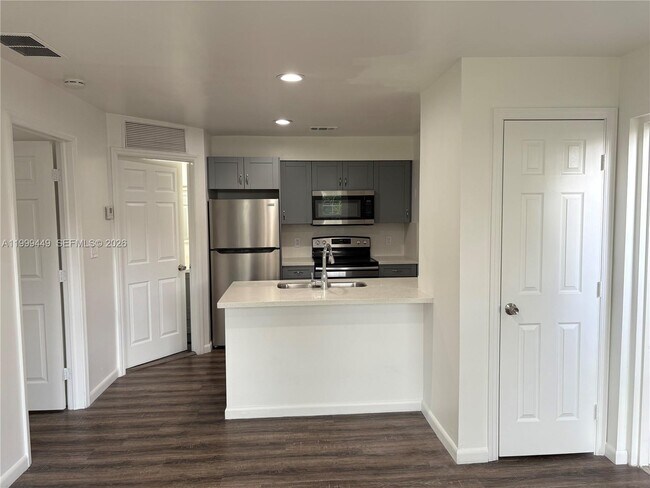 Building Photo - 17565 NW 67th Pl