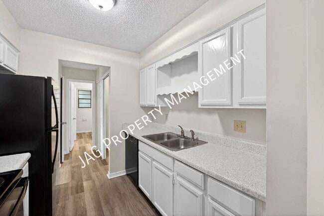 Building Photo - 482 Bentwood Ln